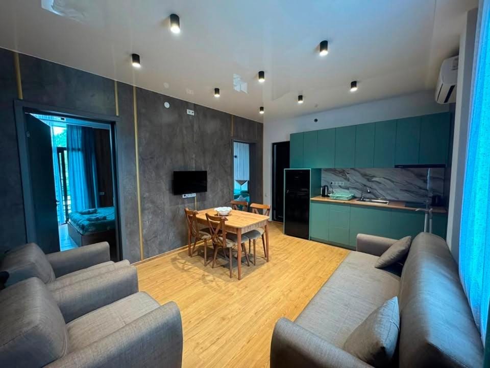 TV and multimedia, Kitchen or kitchenette, Living room