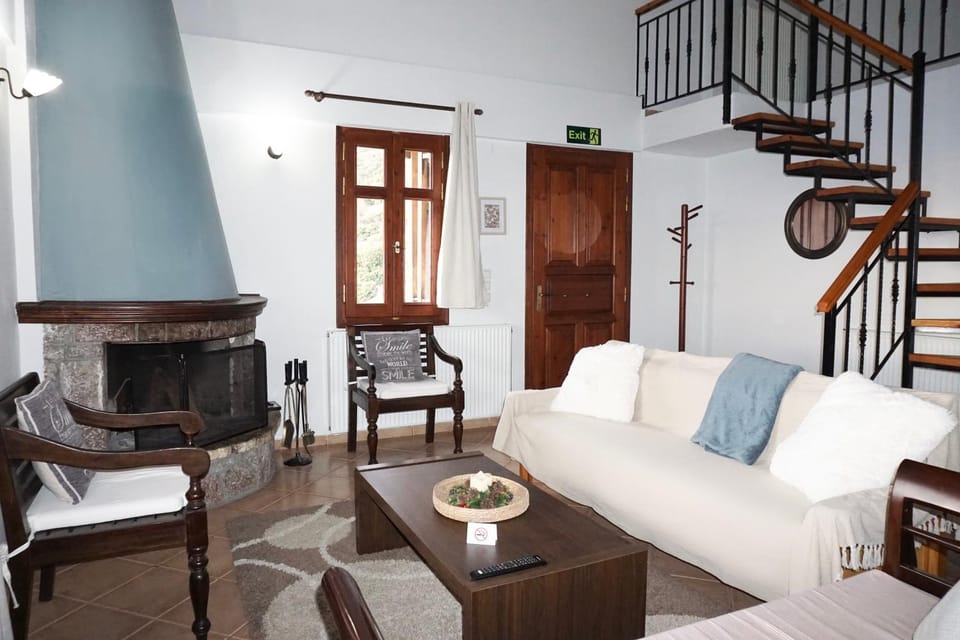 SUNSET SUITES HERA Panoramic view & fireplace House in Greece