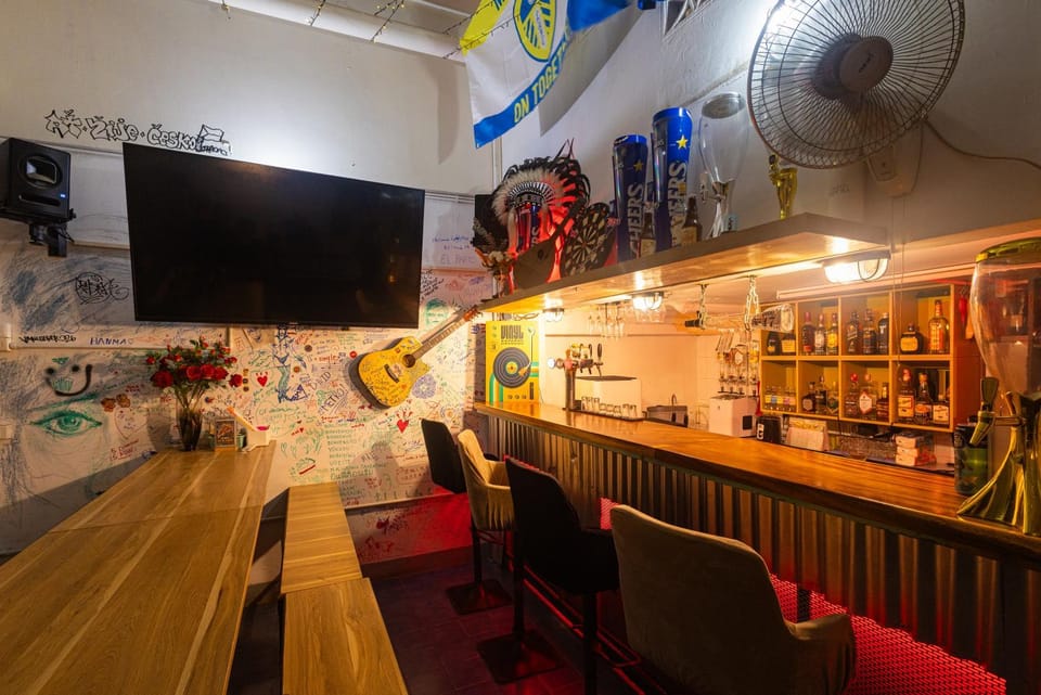 Communal lounge/ TV room