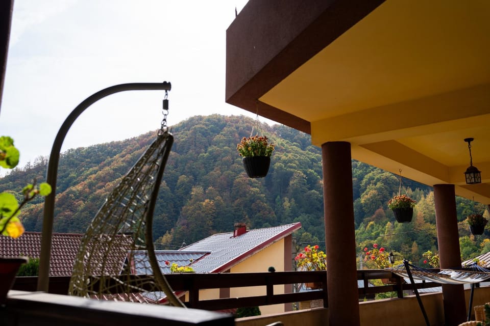 Balcony/Terrace, Mountain view