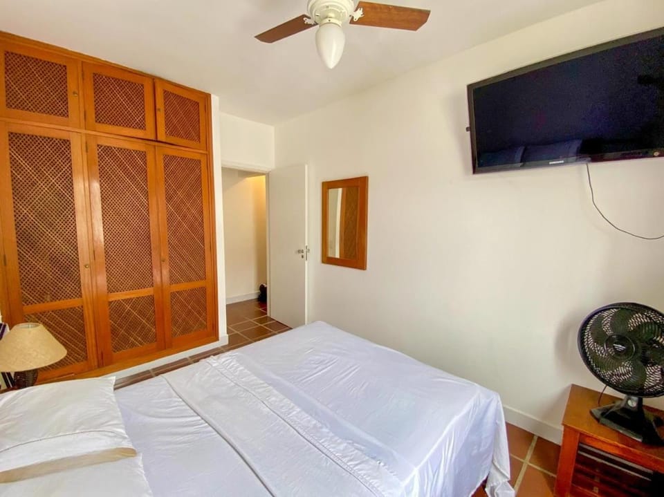 Bed, TV and multimedia, Photo of the whole room, Bedroom, wardrobe