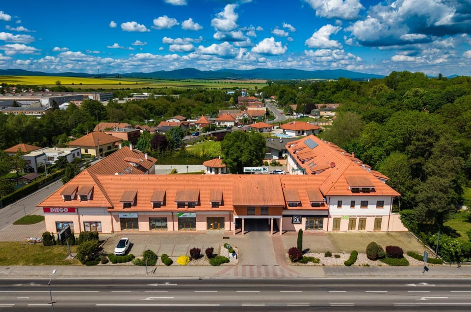 Neighbourhood, Natural landscape, Bird's eye view, City view, Location