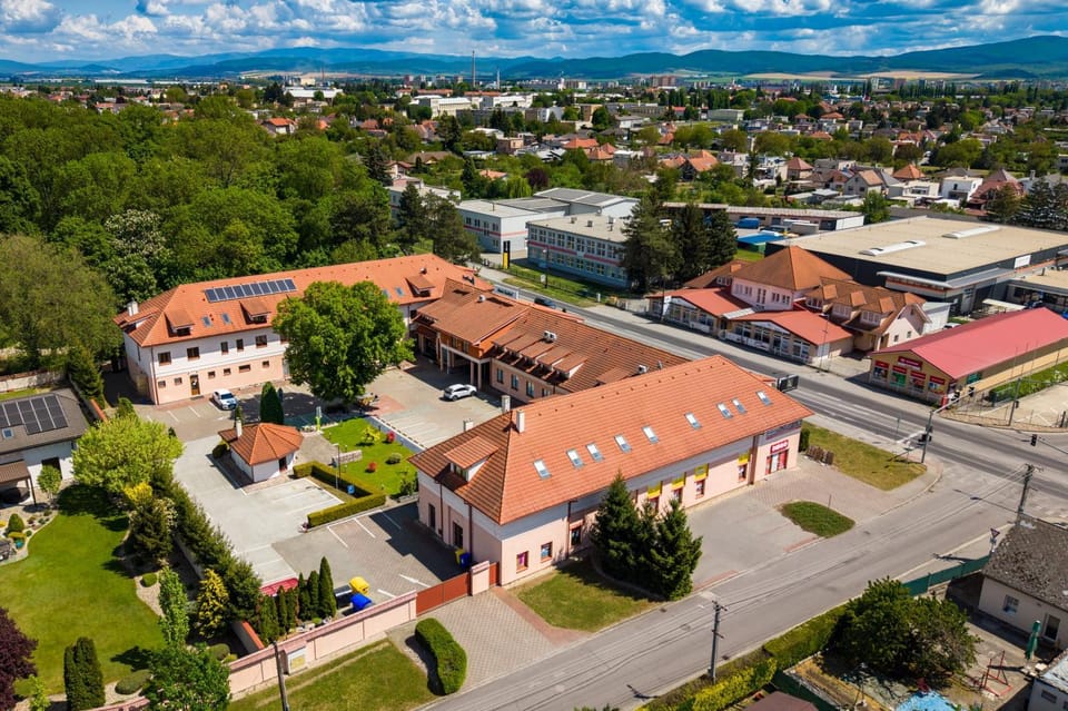 Property building, Bird's eye view, City view, Mountain view, Street view