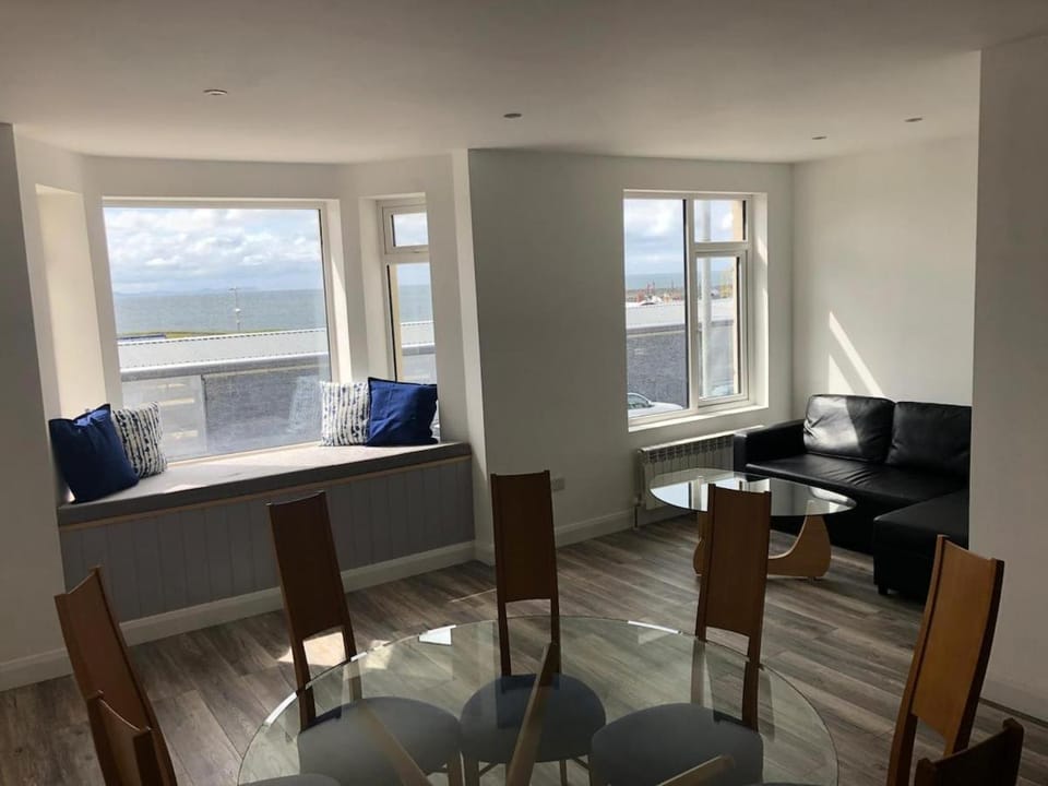Central 2nd Floor Apt Close To Beach And Golf Club Apartment in Portrush