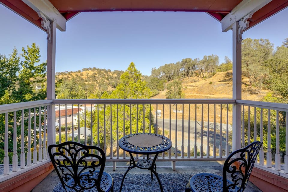 Luxe Retreat w/ Views & Pool Access in Amador City House in Amador City