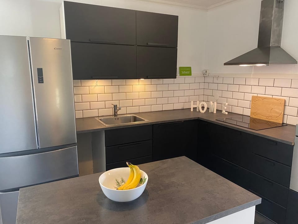 Kitchen or kitchenette, dishwasher, stove