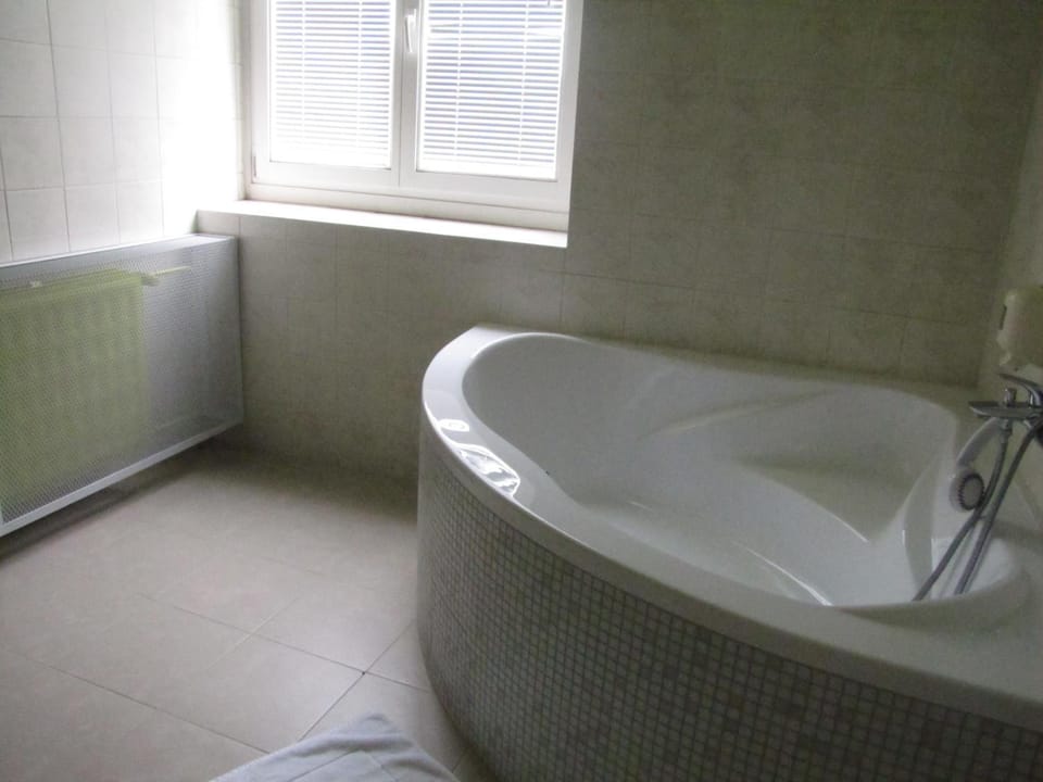 Bathroom, Decorative detail