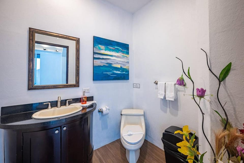 Sleeps 32 Direct on Beach: Pool, Hot Tub, Games! Villa in Jaco