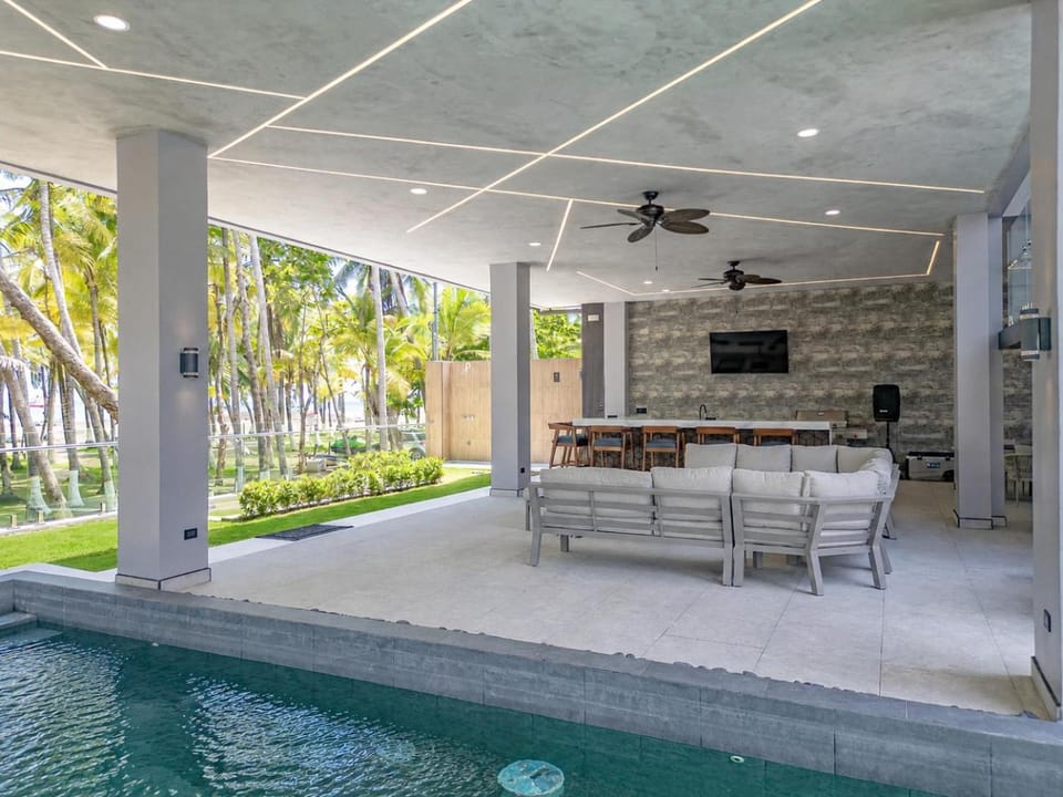 Garden, TV and multimedia, Lounge or bar, Seating area, Dining area, Swimming pool