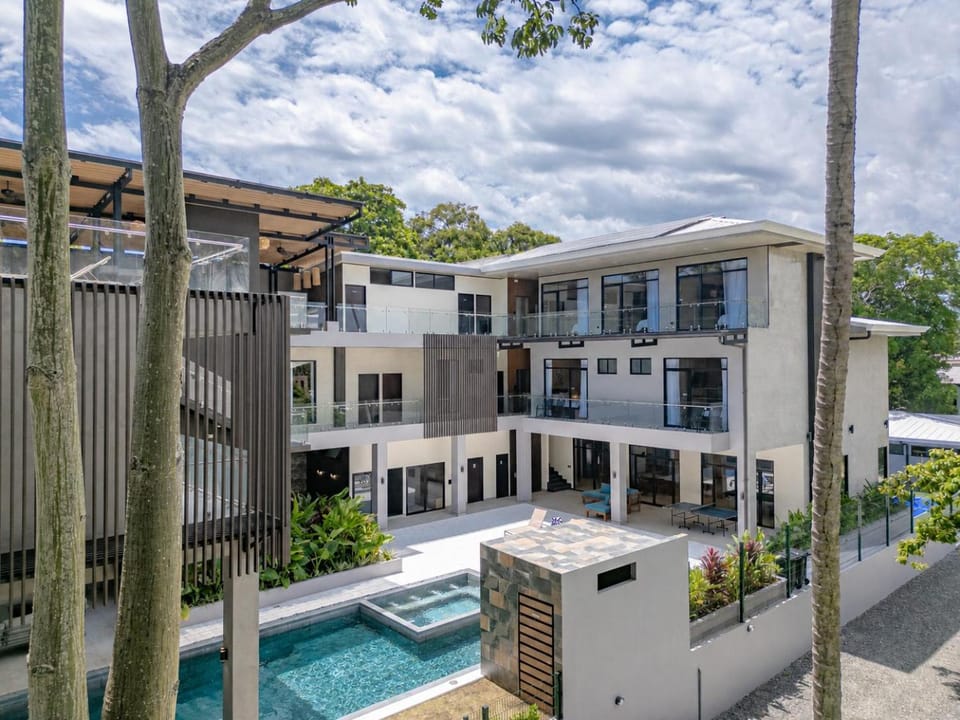 Property building, Patio, Balcony/Terrace, Spa and wellness centre/facilities, Swimming pool, Inner courtyard view