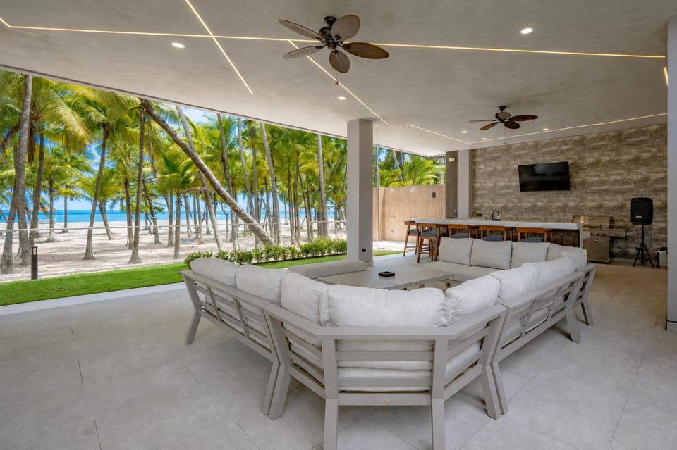 BBQ facilities, TV and multimedia, Lounge or bar, Seating area, Beach, Sea view