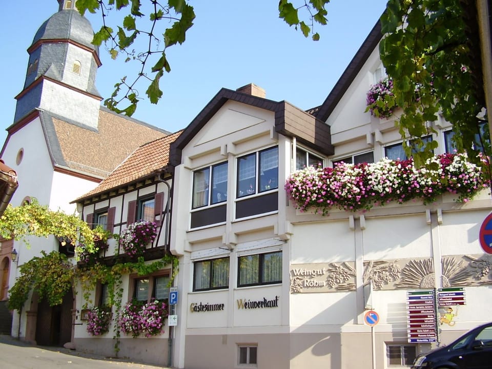 Facade/entrance
