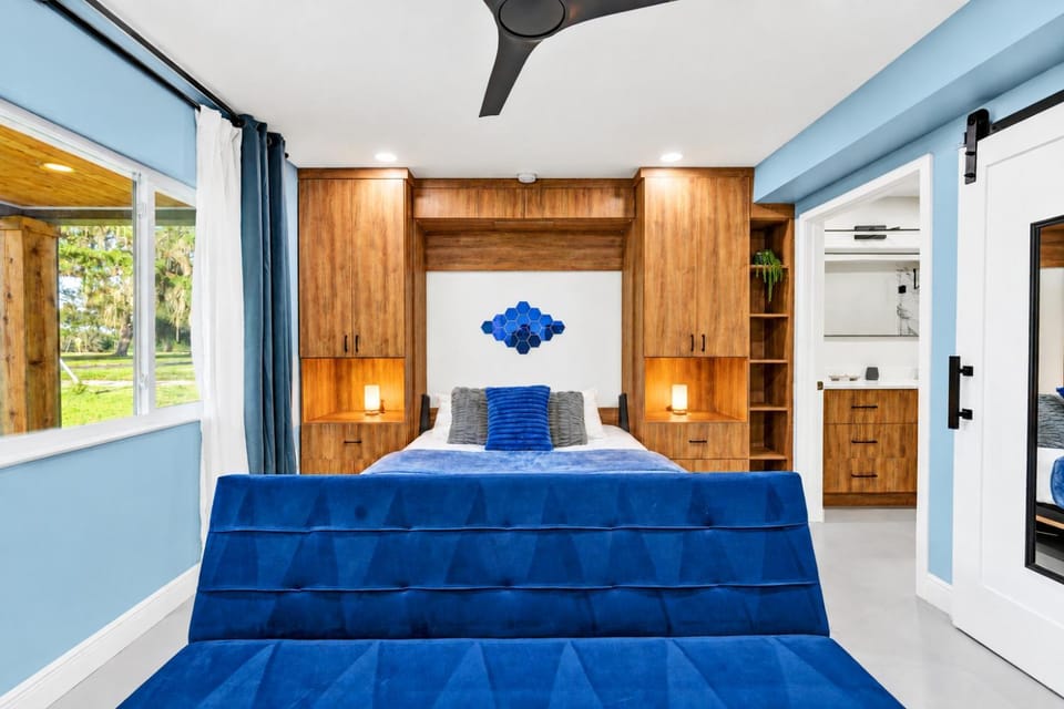 Casa Lumina 6BR75BA Heated Pool Villa, Sleeps 16 Country House in Temple Terrace