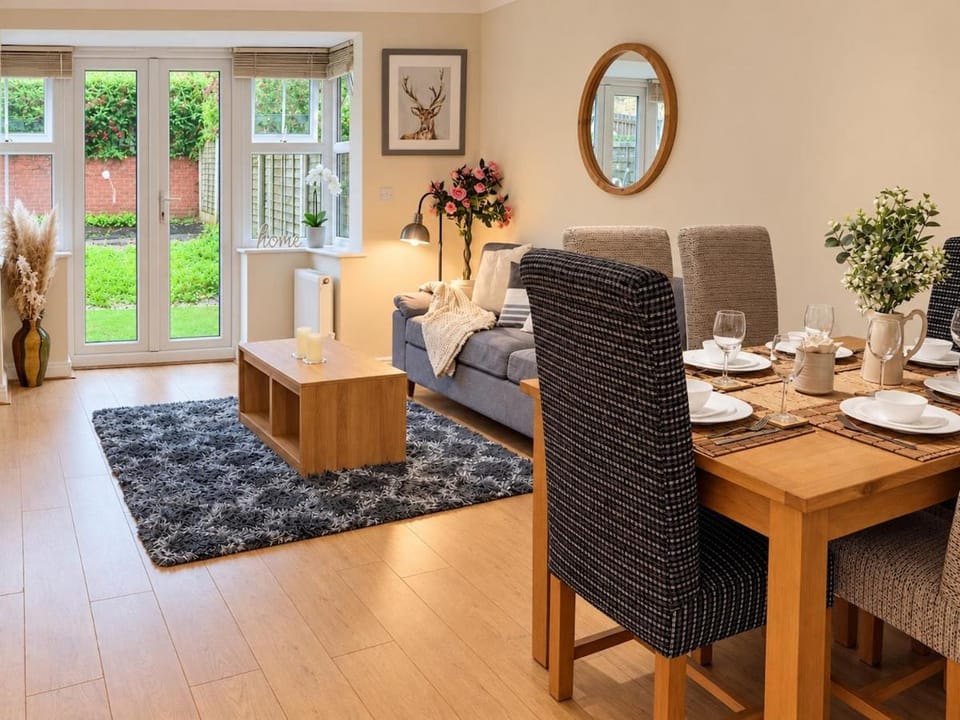 Quiet 3-Bed Home Sleeps 8 Free Parking Apartment in Doncaster