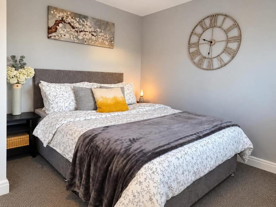 Quiet 3-Bed Home Sleeps 8 Free Parking Apartment in Doncaster