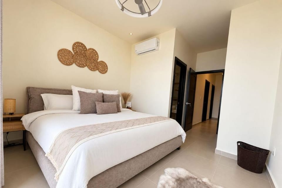Casa 2 Niveles con 3 Albercas a 10 min de 5ta avenida y Playa House in Playa del Carmen