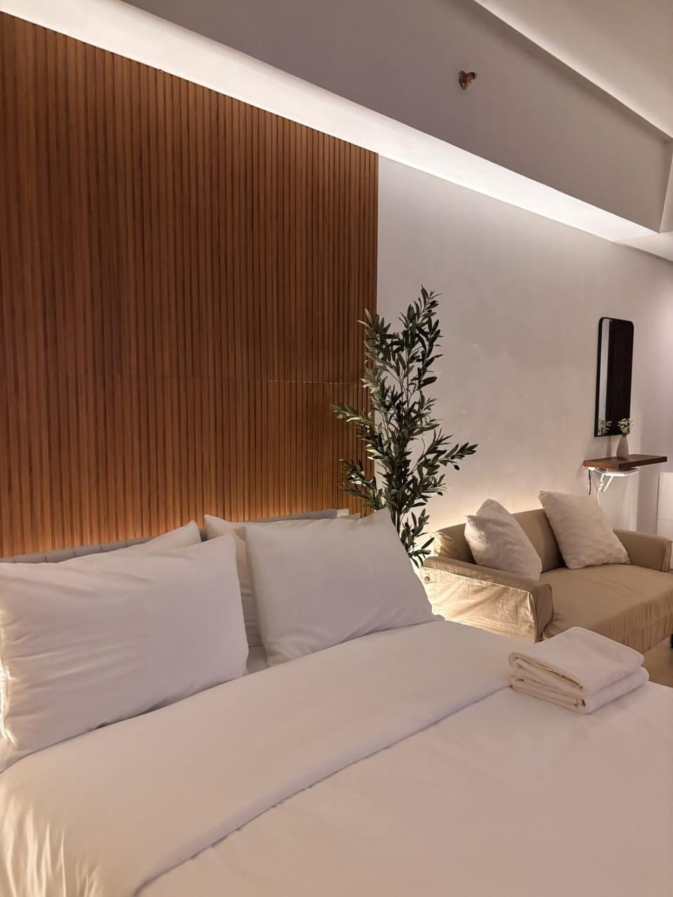 NEW The Olive Room 2 - Eastwood City Apartment in Pasig