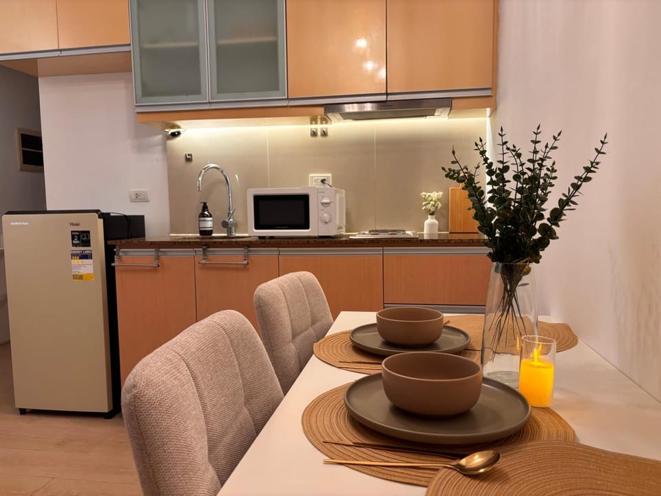 NEW The Olive Room 2 - Eastwood City Apartment in Pasig
