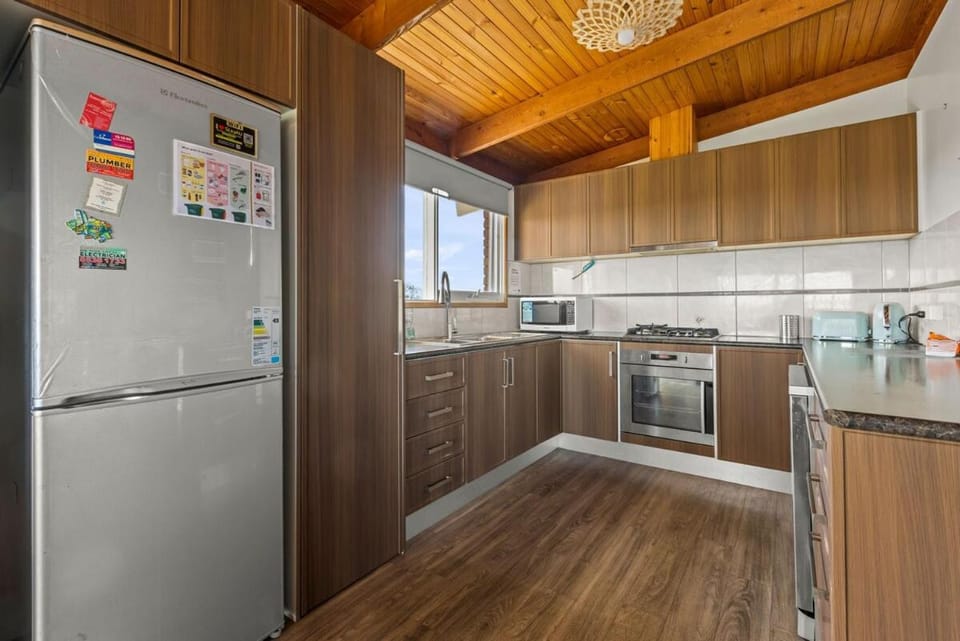 StayAU Coastal Haven Pet-Friendly 4 Mins to Sea House in Melbourne