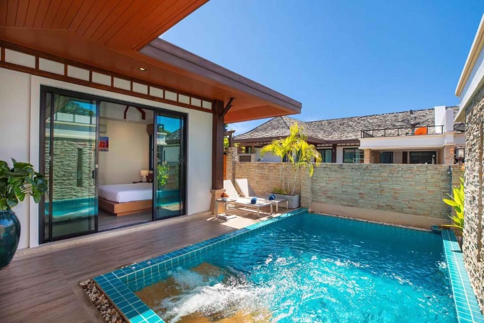 Property building, Patio, Day, Pool view, Swimming pool, Swimming pool, sunbed