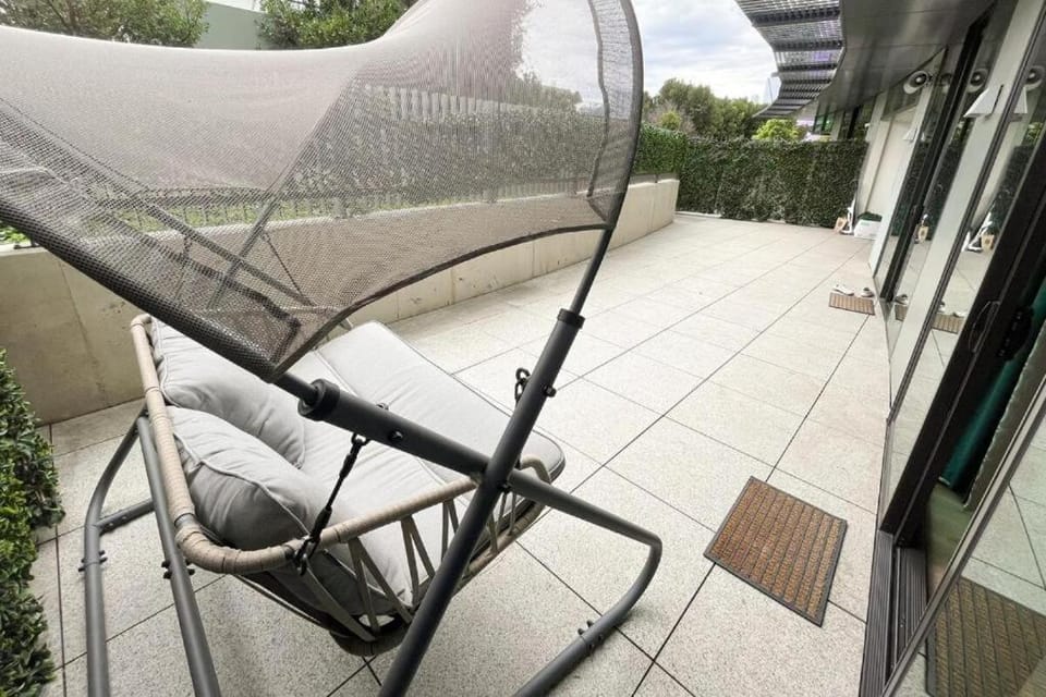 Zen Den 0 - Luxury 4BR Docklands Bright Modern Terrace Condo - Free Parking Apartment in Melbourne