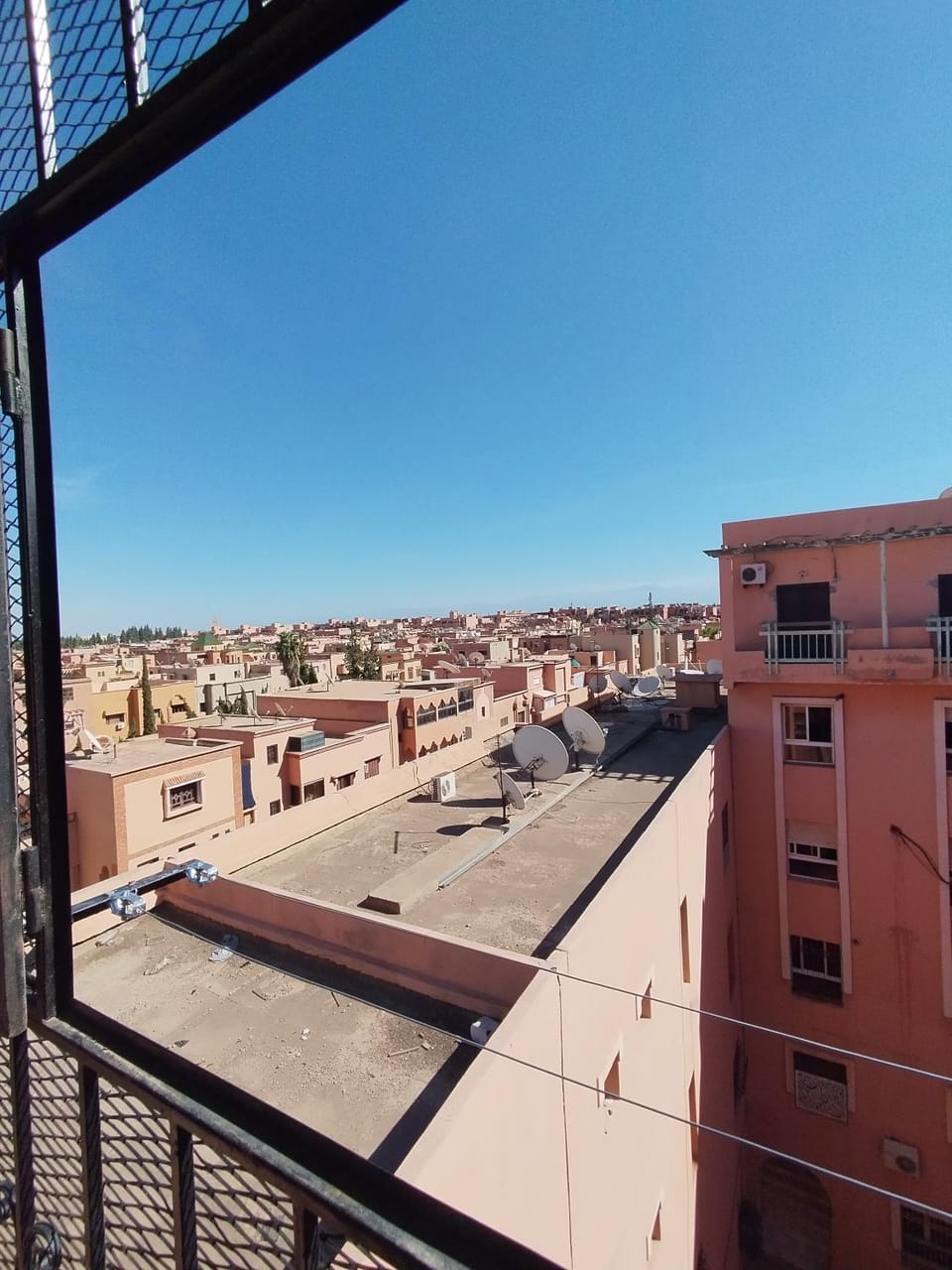 Belle Appartement pour les familles 2 chambres, 2 SDB, et grande salon , avec parking et wifi et grand beignoir avec eaux chaudes Apartment in Marrakesh