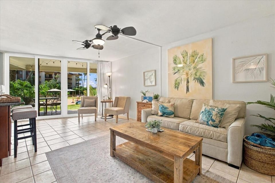 Hale Ono Loa 102- Westside oceanfront condo, walk to shops & dining Apartment in Napili-Honokowai