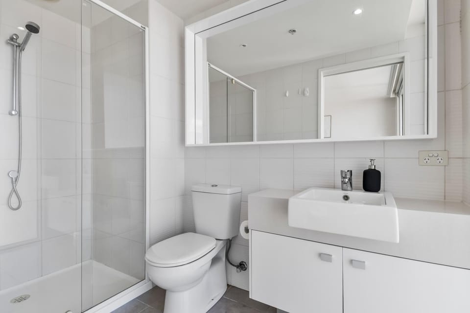 West Melbourne Split Level 2 Bedroom Apartment in Melbourne