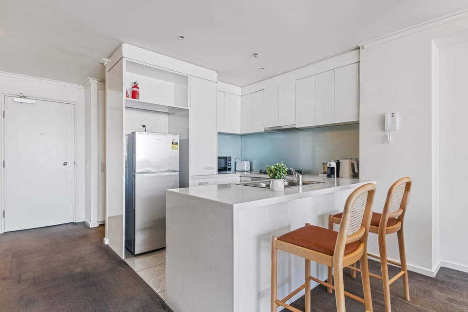 West Melbourne Split Level 2 Bedroom Apartment in Melbourne