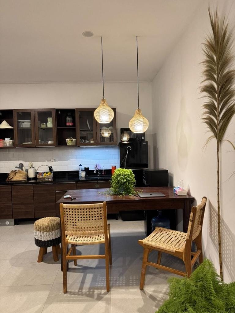 Rumah Sindhu, Beachside, New Modern 3-bedroom 2 bt House in Denpasar