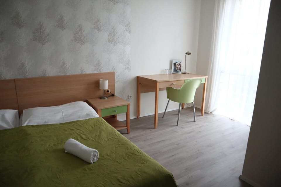 Bedroom, hair dresser, towels