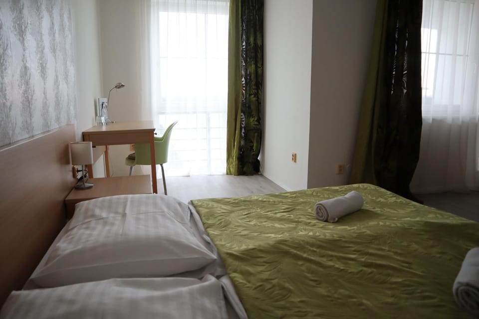 Photo of the whole room, Bedroom, hair dresser