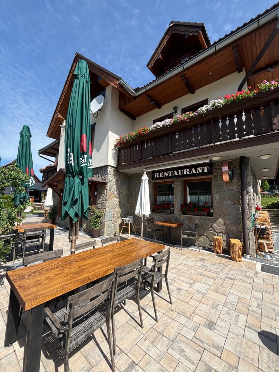 Property building, Restaurant/places to eat
