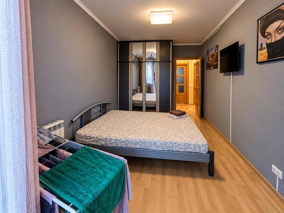 Communal lounge/ TV room, Bed, TV and multimedia, Photo of the whole room, Bedroom