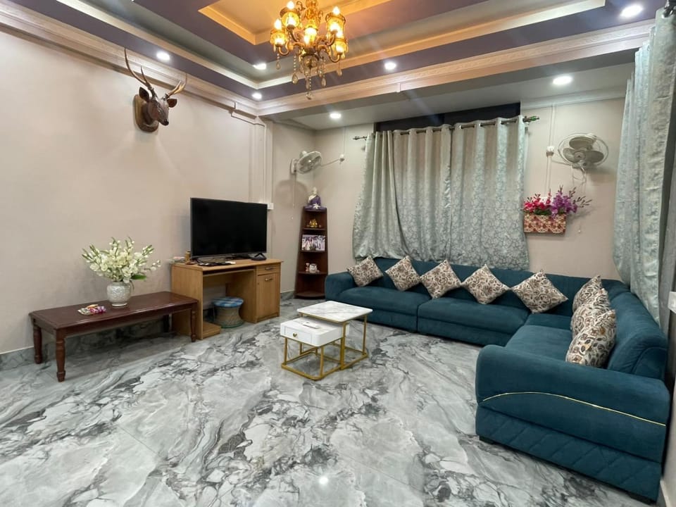 Communal lounge/ TV room, TV and multimedia, Seating area