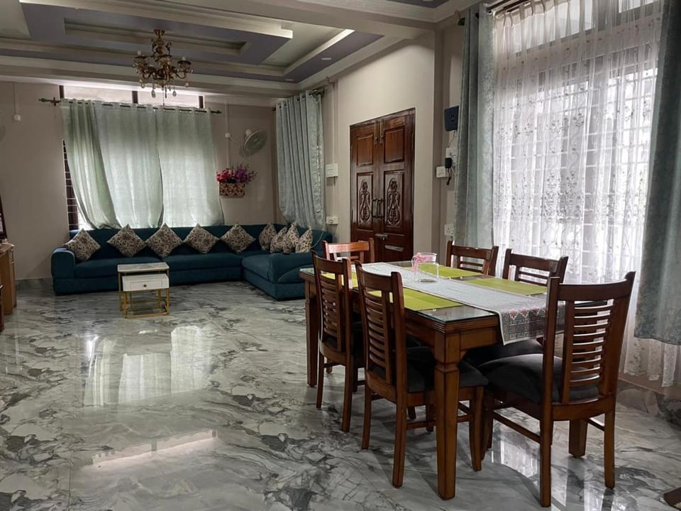 Living room, Seating area, Dining area