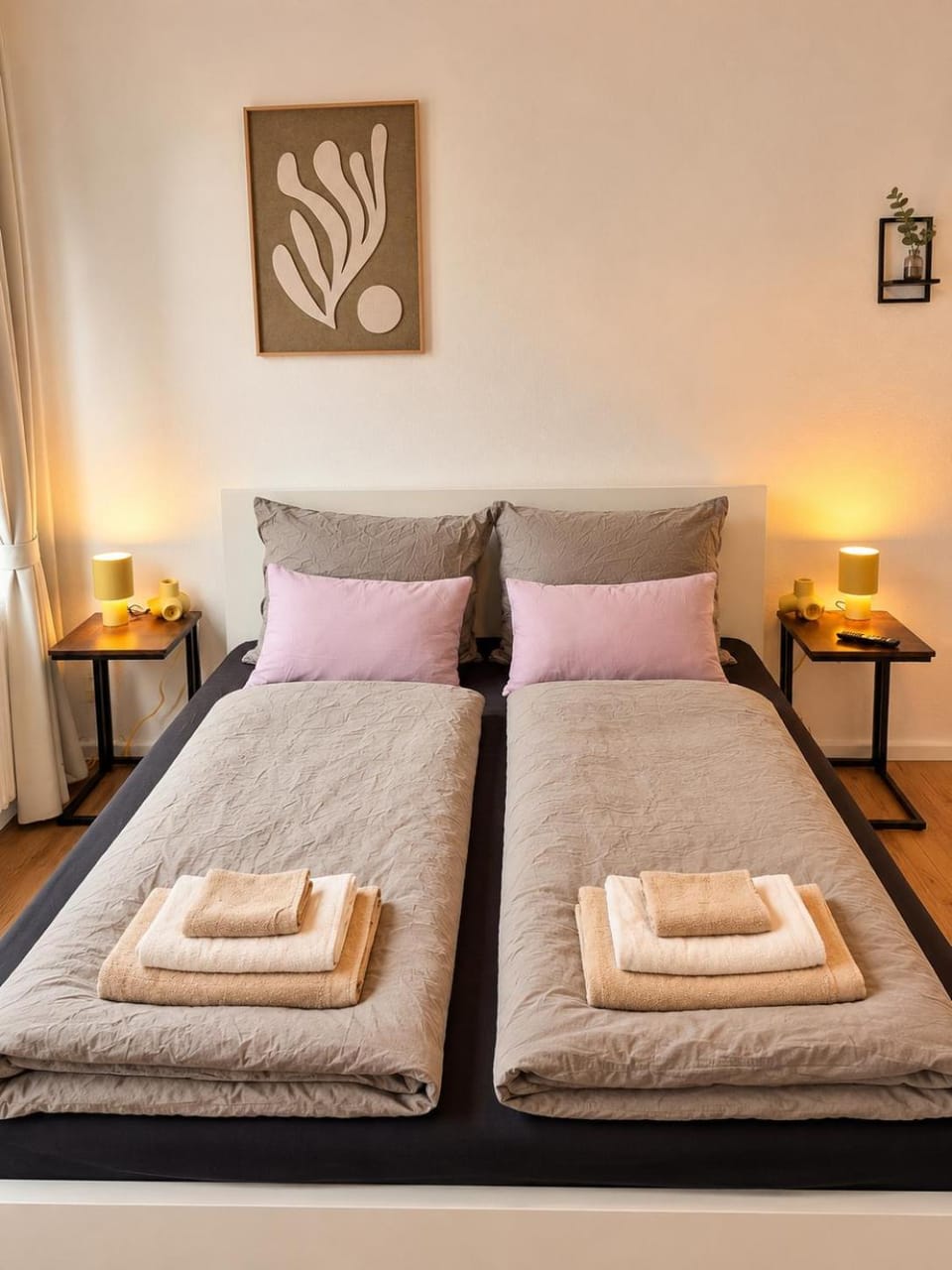 Bed, Photo of the whole room, Bedroom, towels