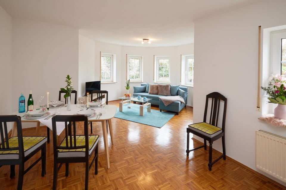 Living room, Seating area, Dining area