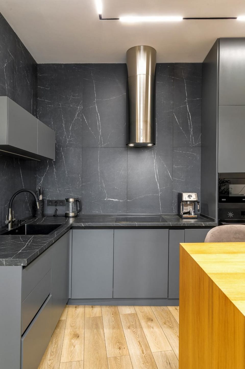 Альфараби 9 дом 4 г 20 этаж Apartment in Almaty