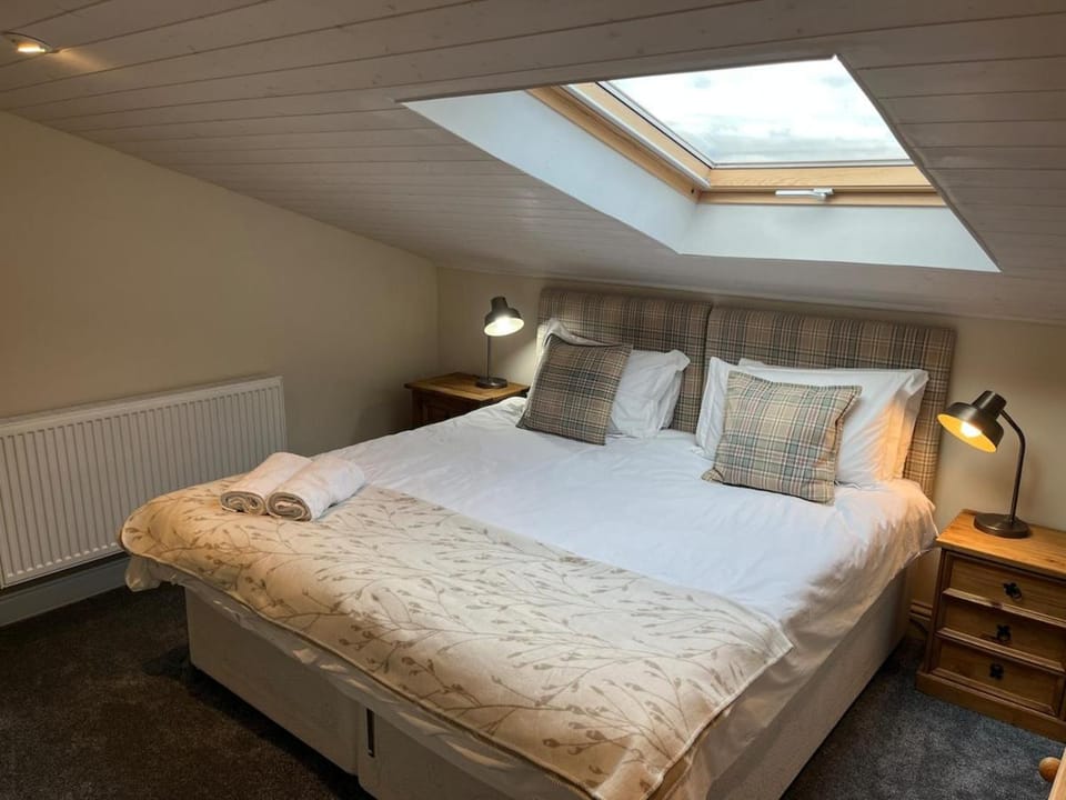 Bramley House - Modern with Charm, Space & Views House in England