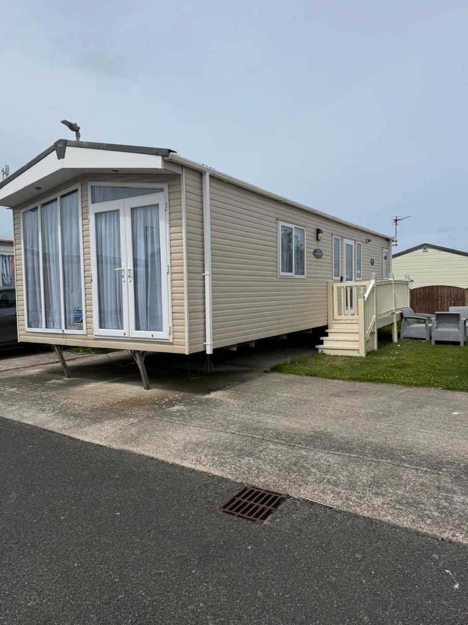 Cabin Sleeps 6 with Parking Cabin in Towyn