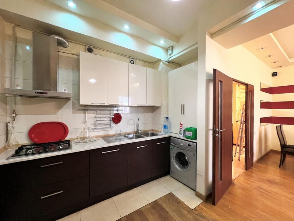 Kitchen or kitchenette, stove, washing machine