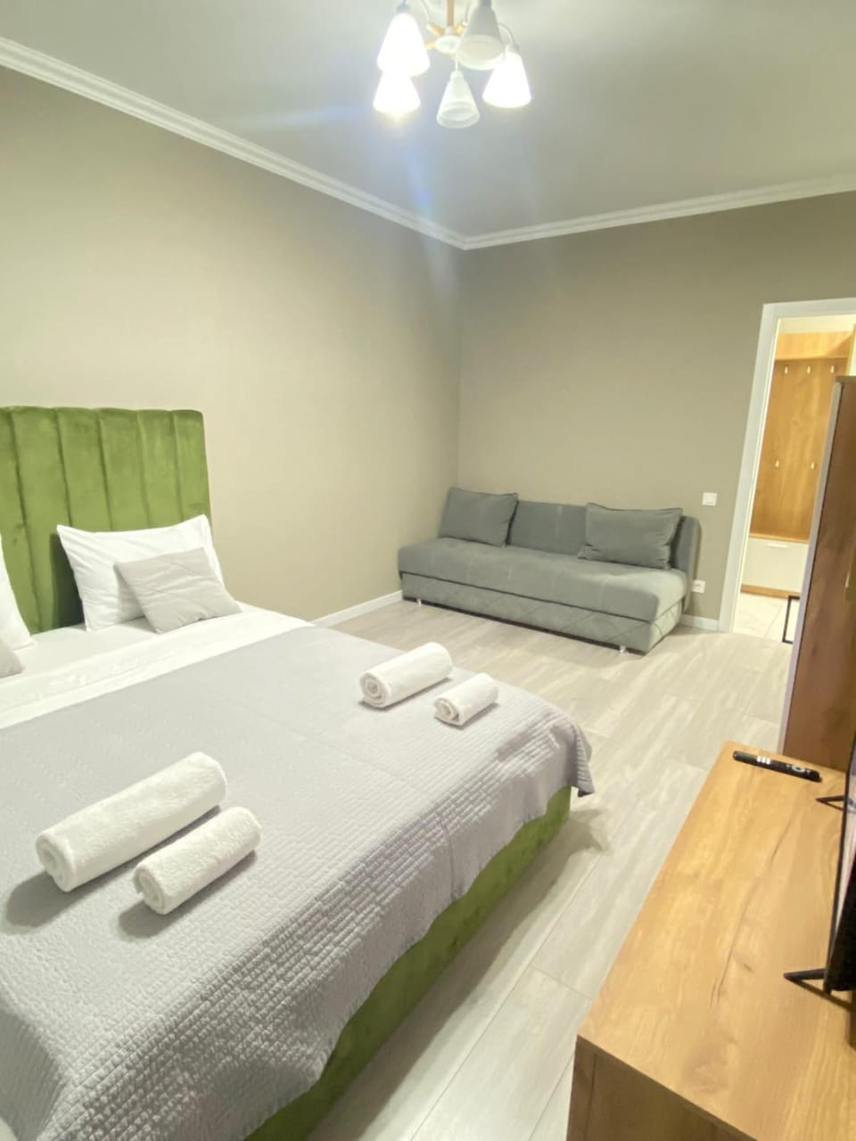 Bed, TV and multimedia, Bedroom, towels, wardrobe