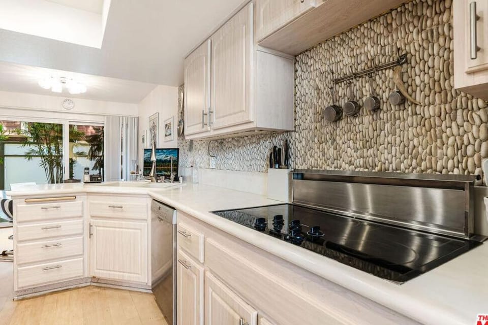 Coastal Two Bedroom Condo with Lagoon Views Apartment in Marina del Rey