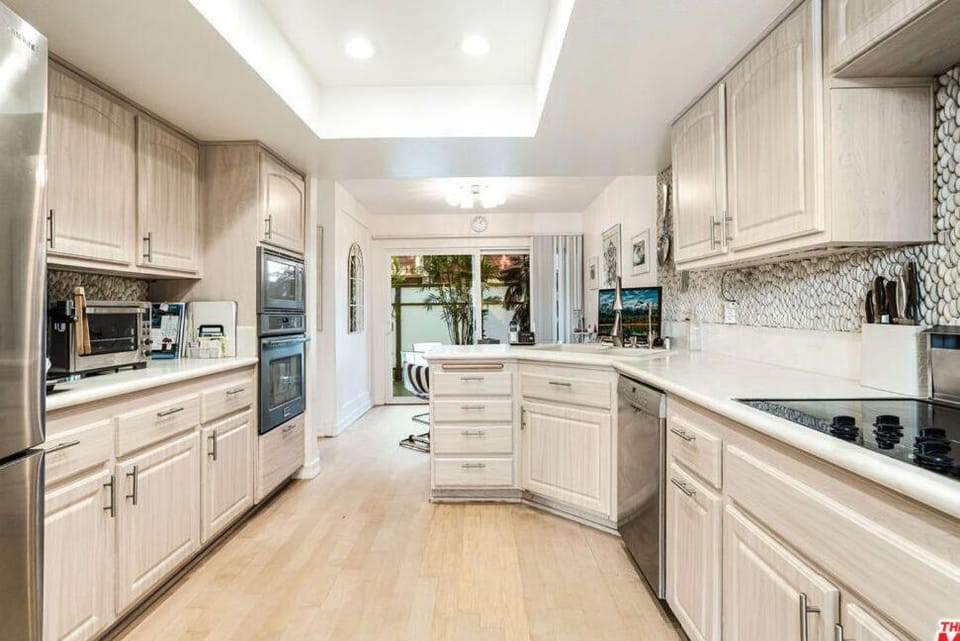 Coastal Two Bedroom Condo with Lagoon Views Apartment in Marina del Rey