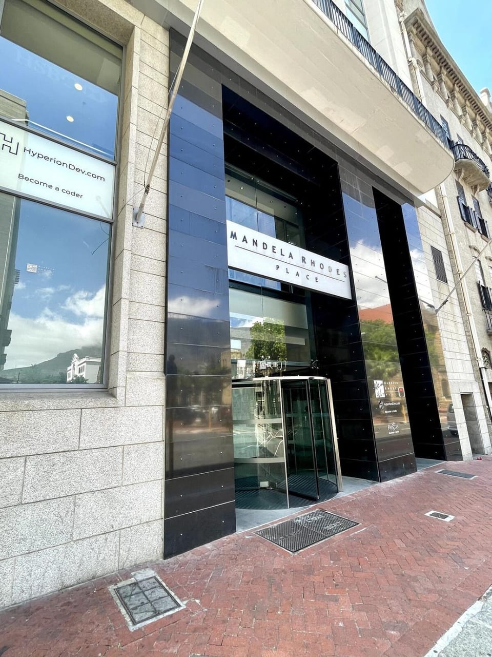 Facade/entrance