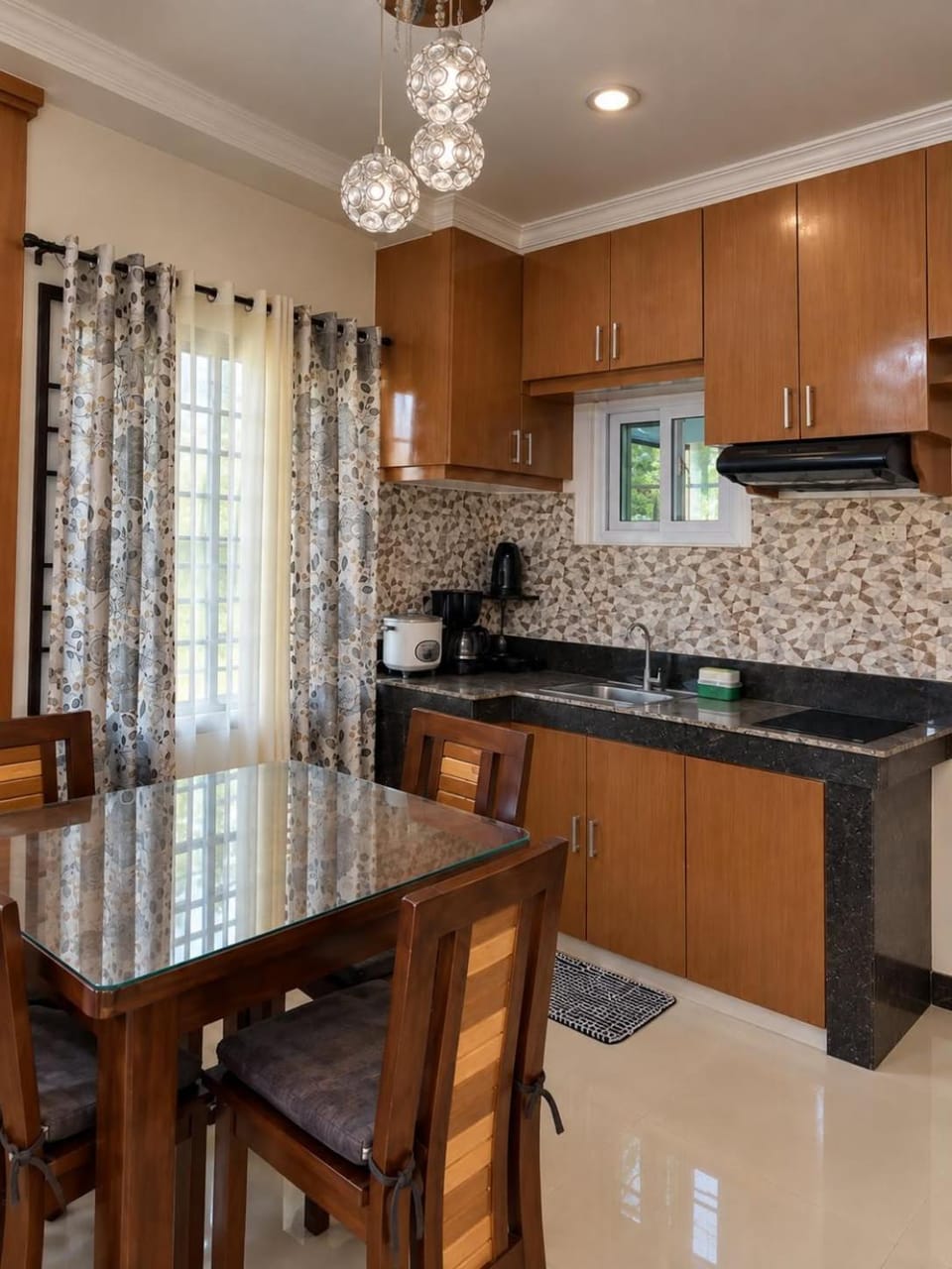 Kitchen or kitchenette, Dining area, dishwasher, minibar, stove