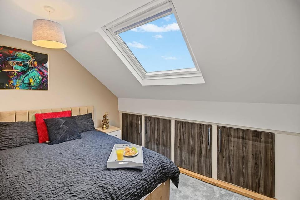 7BR Contractor Free Parking Fast WI-FI House in Manchester