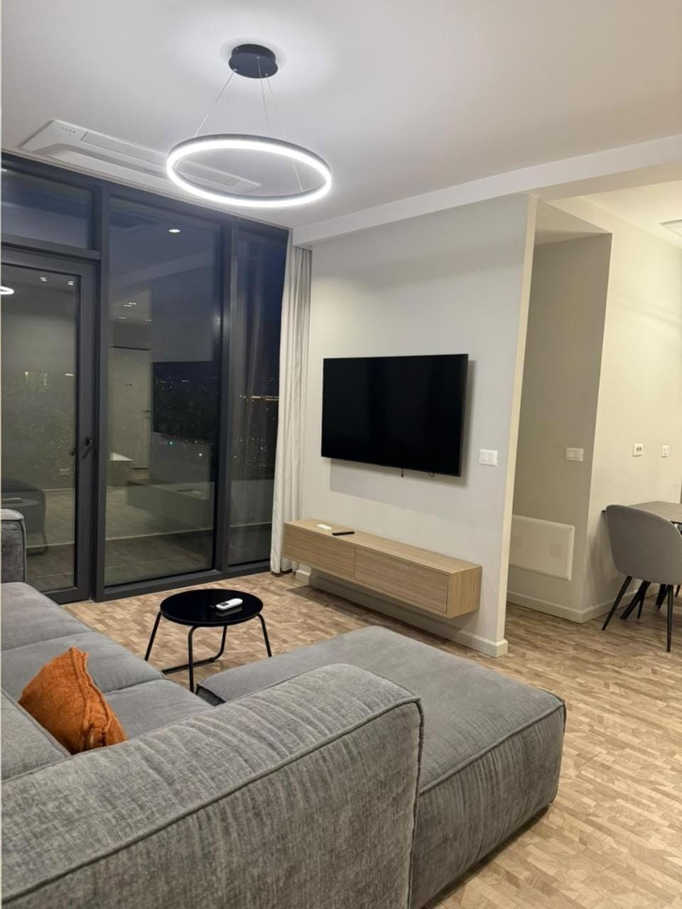 Communal lounge/ TV room, Living room, Photo of the whole room, Seating area, Evening entertainment, Bedroom