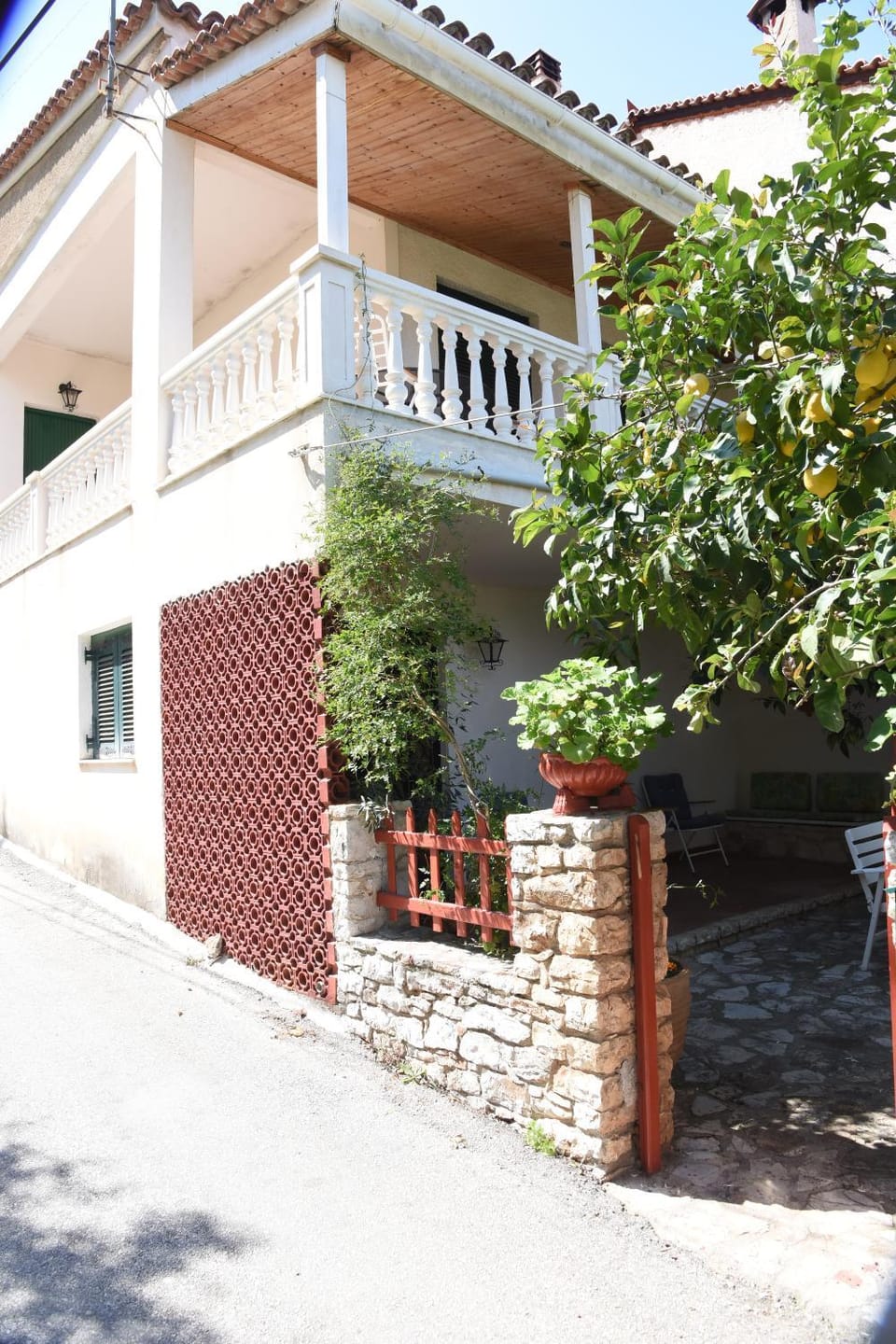 Facade/entrance